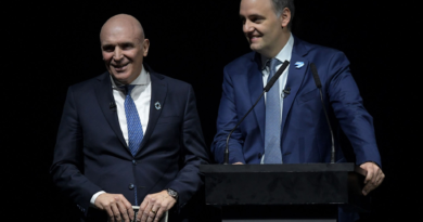 La cofradía del blindaje: Espert y Sturzenegger se suman a la “Inocencia Fiscal” de los Adorni
